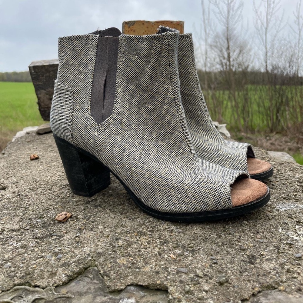 Tom’s Heeled Open Toe Booties